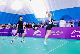 芝加哥白袜队球员在 1970 年代末曾穿着带有大领子的复古球衣出赛